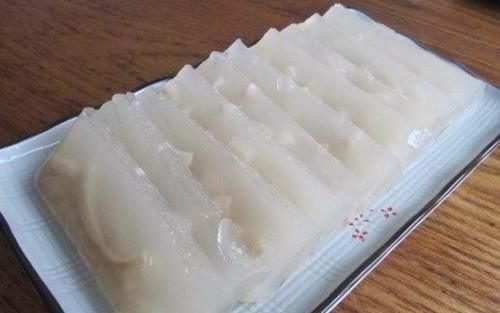 做猪皮冻时，只用猪皮是不行的！多加这“东西”，皮冻好吃不油腻