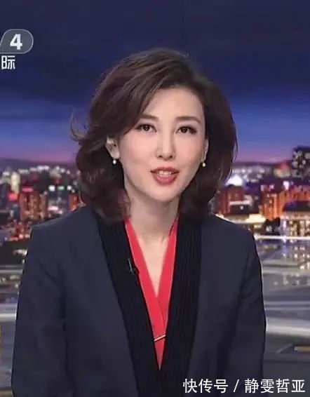 央视才女李红注重文化修养,书法写得不错,