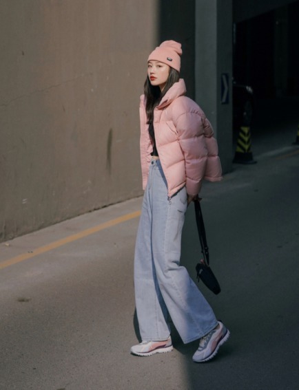 小姐姐|这才是潮人该有的穿搭,四种“亮色”羽绒服让你气质倍增,超洋气