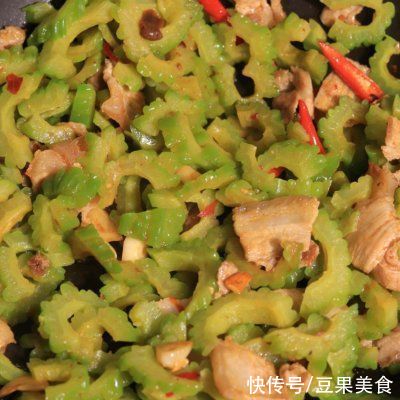 成就|#一勺葱伴侣，成就招牌美味#五花肉炒苦瓜