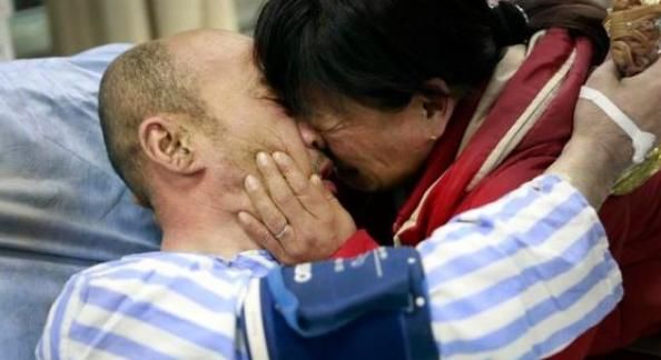 46岁男子凌晨肠癌离世，大夫怒斥道：都是一张嘴