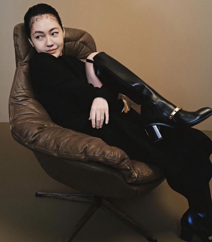 小S携大女儿登封，母女神态高冷似姐妹，被调侃摇钱树养成记