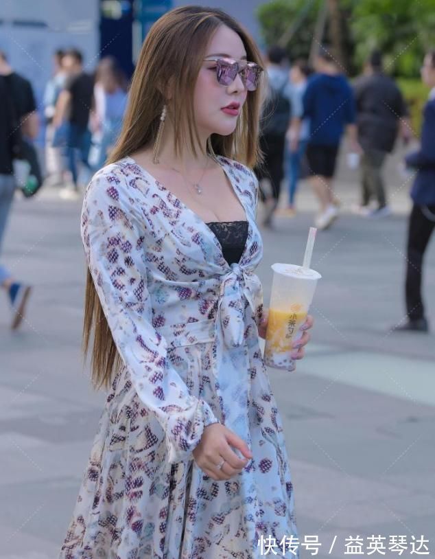 墨镜 连衣裙颜色不够丰富,一个彩色墨镜才是凸显“时尚”的亮点!