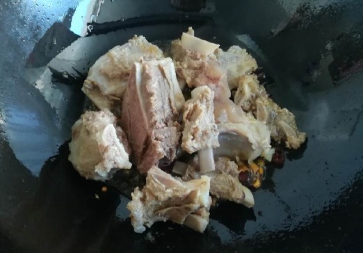 便宜|这盘菜成本才花10元,比排骨便宜多了,1周吃4次,老公越啃越过瘾