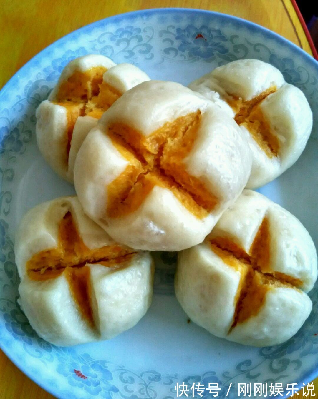 面食新吃法，隔三差五做一次，松软香甜，特美味，吃3次还嫌不够