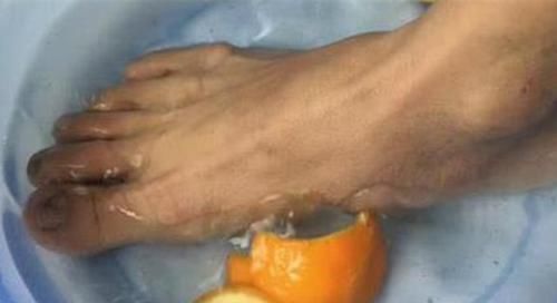 老人|橘皮泡脚,越泡越有!老人坚持用橘皮泡脚,10年的烦恼终于解决了