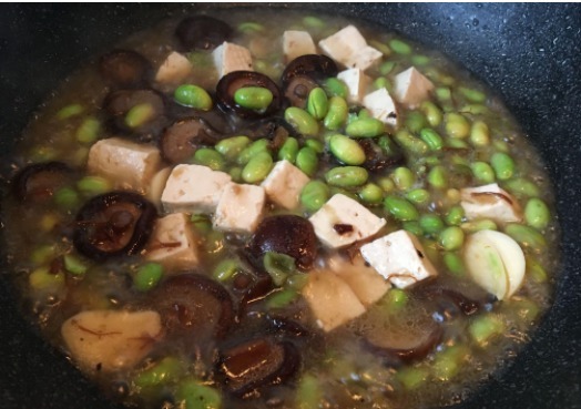  豆腐跟它真是绝配，鲜嫩多汁，花钱不多，比放肉还好吃