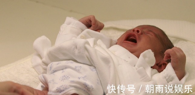 小晓|胎儿在妈妈肚子里腿被“绑绳”,孩子刚出生,医生可能要截肢