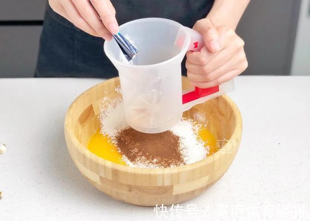 不用烤箱,一把平底锅就能做,店里一盒好几十,在家10块搞定一盘