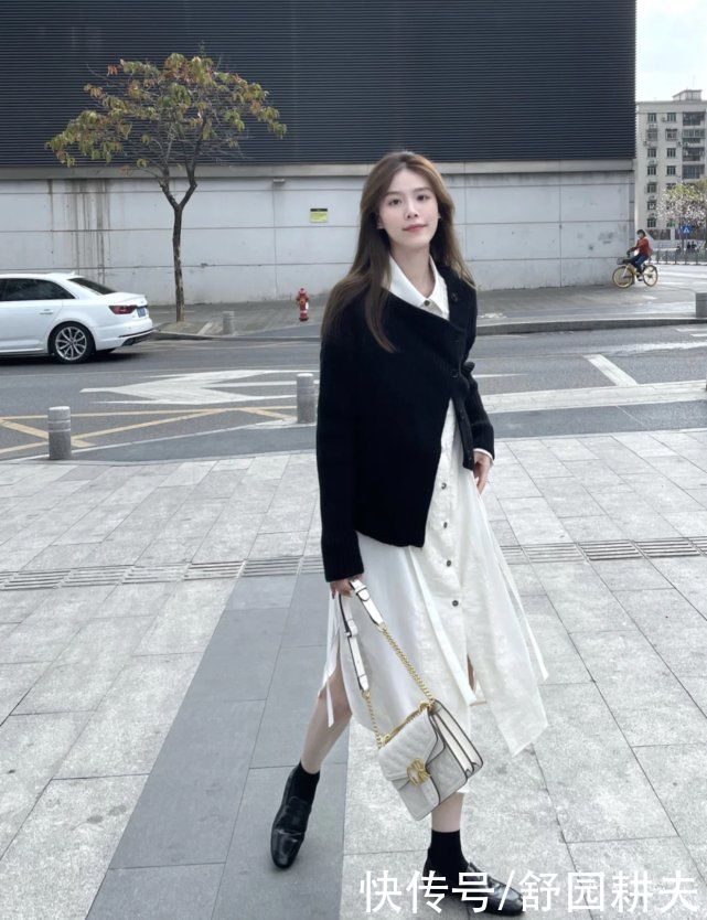 连衣裙过时了，今春流行“衬衫裙”，显瘦又不用想搭配，真时髦