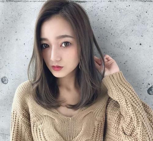 时尚|什么发型减龄又时尚?试试这三种柔卷发,简单随意又显皮肤白