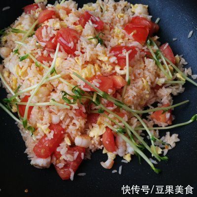 开工美食，红红火火西红柿虾仁蛋炒饭