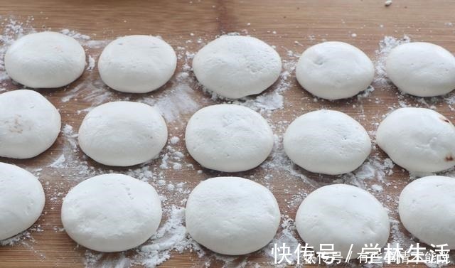 清脆|比汤圆更好吃的糯米粉做法,吃一次就上瘾,清脆爽口超解馋!