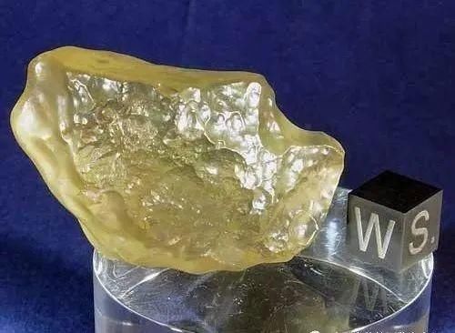 陨石解析:材质为玻璃的陨石