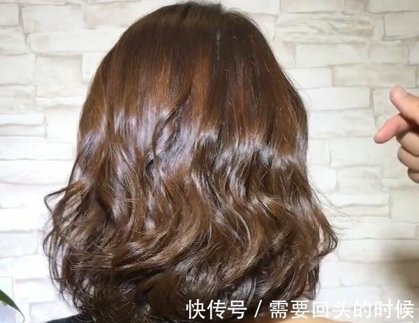 减龄 齐肩发不长不短很难受,新春发型木马烫搭配棕色才好看,减龄可爱