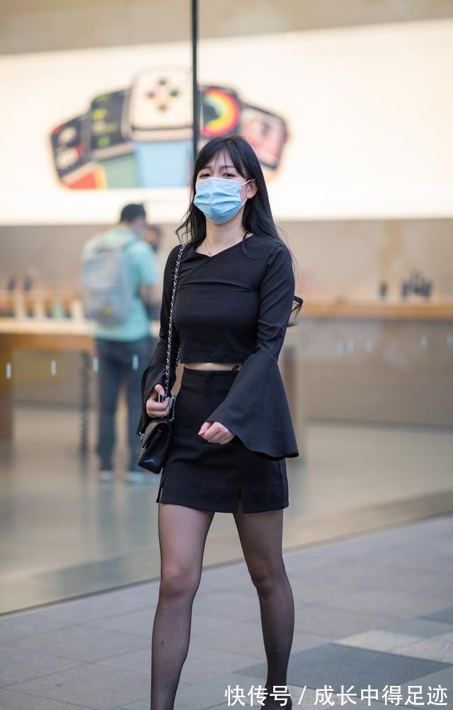 单肩包 适合职业女性的黑色系裙装搭配,掌握四个技巧,优雅又有高级感!