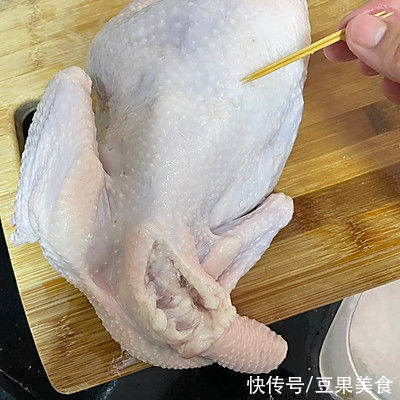 外焦里嫩爆汁烤全鸡-烤箱版