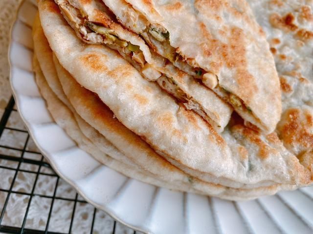 筋道|柔软且有筋道的雪菜饼，不用擀面就能做，附上软面薄皮馅饼的要点