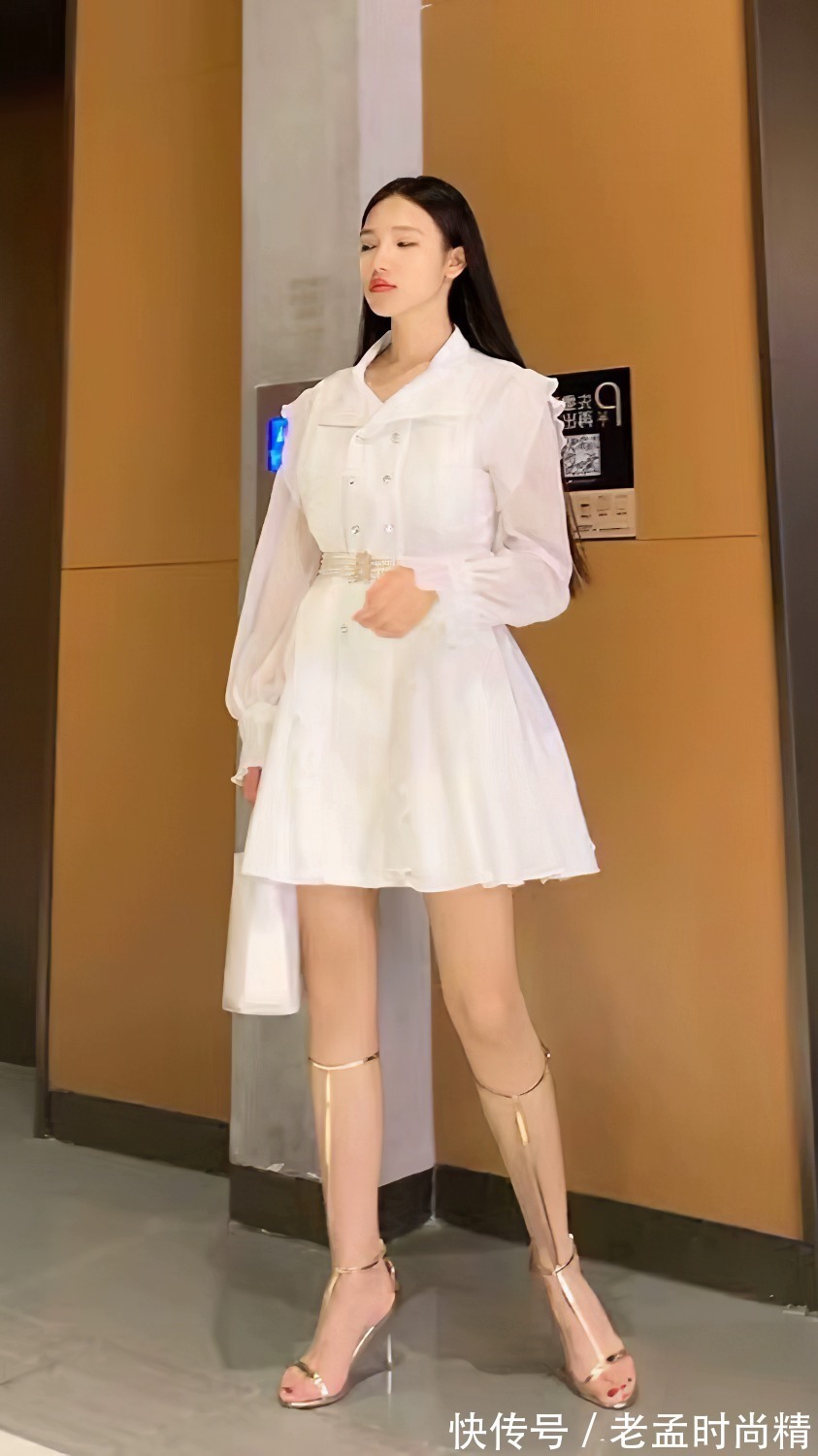 性感 时尚街拍:美女白色高腰连衣裙秀性感身材,尽显迷人魅力女人味