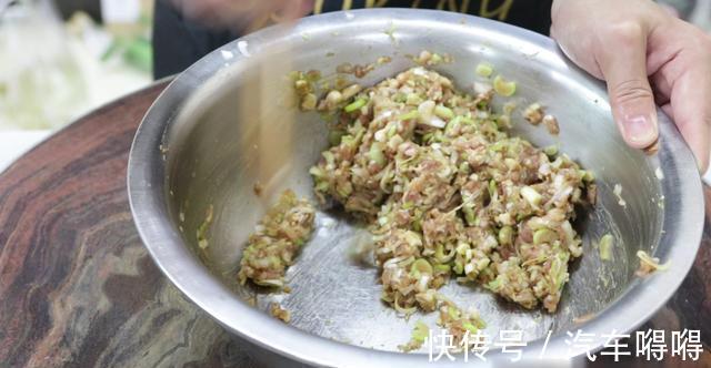 生煎包|想吃生煎包别出去买了,面点师教你在家做,咬一口满嘴流油太香了