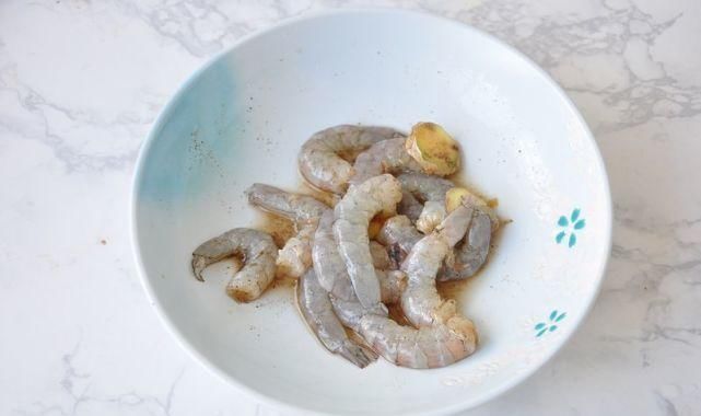 营养|西兰花和虾还可以这样做,煎一煎,味道鲜香,既当菜又当饭,香!