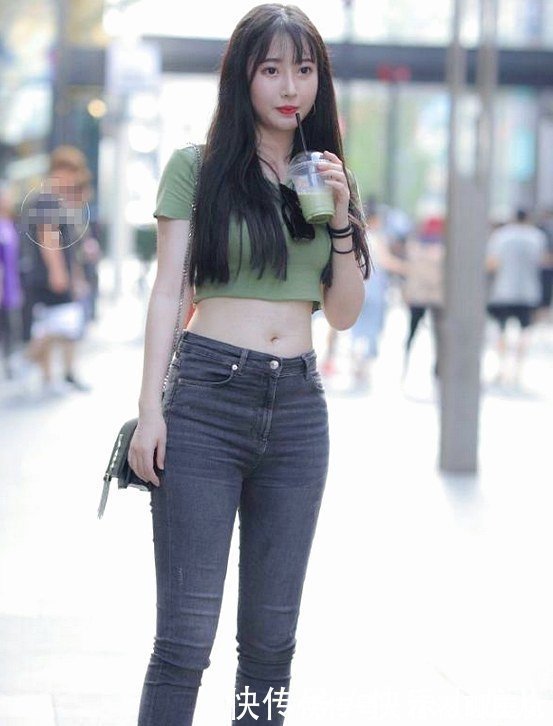 身材|简约到极致的牛仔裤，身材完美，人群中脱颖而出！