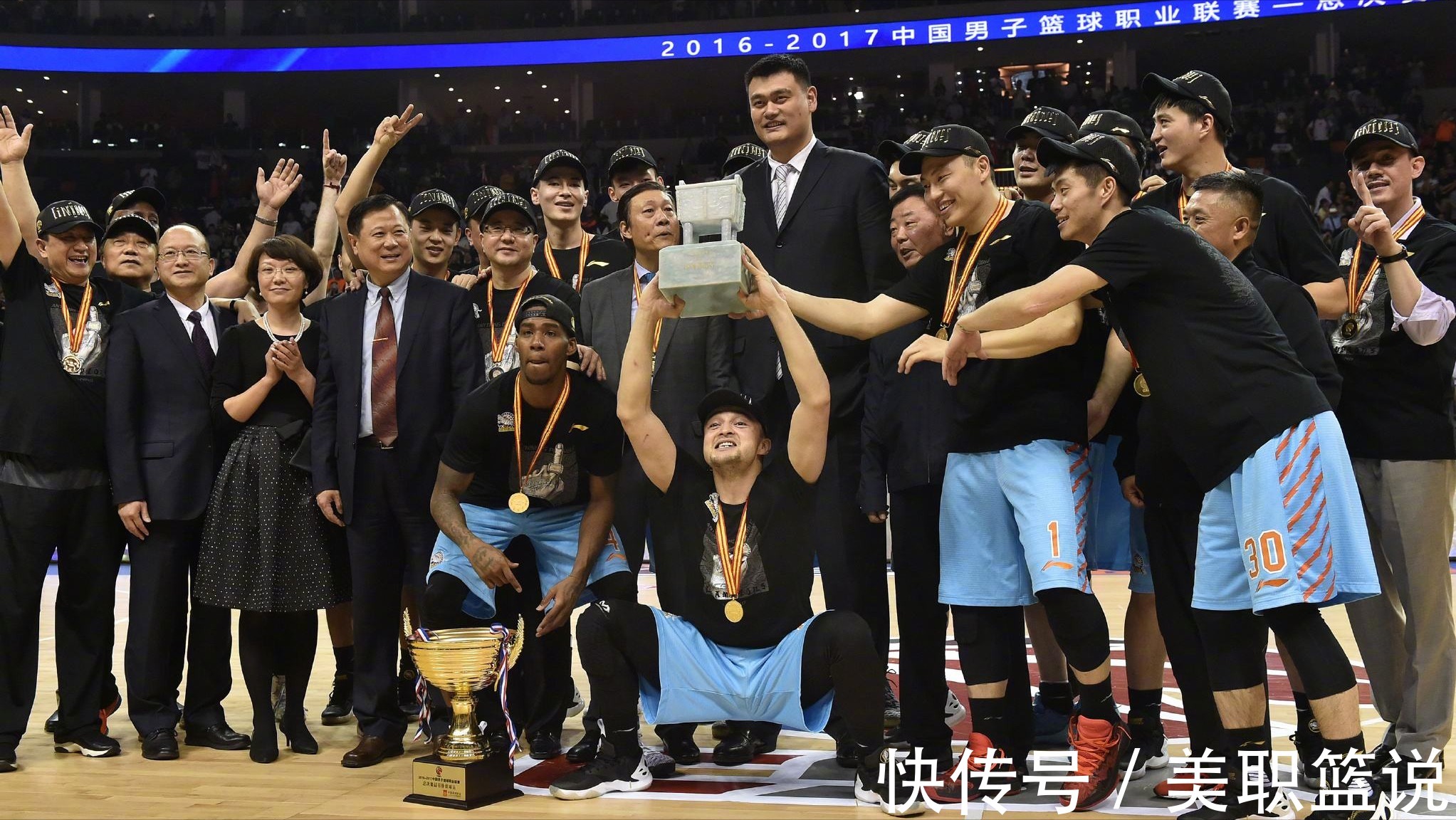 阿的江|CBA一代名帅落幕!新疆男篮给出台阶,开启重建,全力争取周琦