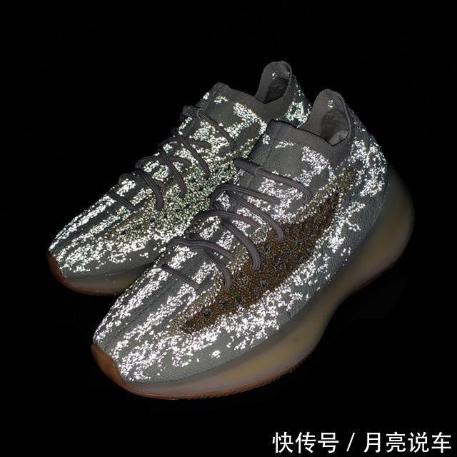 双颜值|颜值高到没朋友,Yeezy全新“水蜜桃满天星”让你闪耀朋友圈