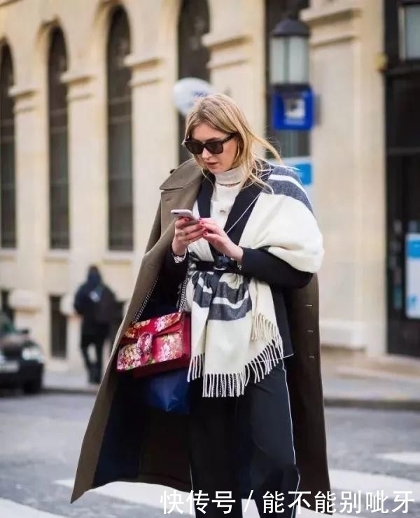 围巾搭配小心机,这个秋冬时髦和温暖全都有了