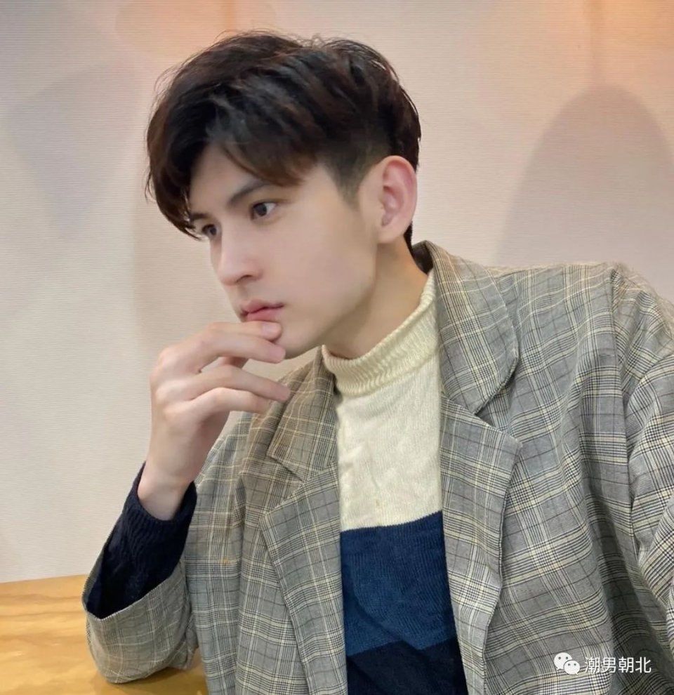 你还剪“背头”发型？2021年男生流行的发型，这3款帅腻了！