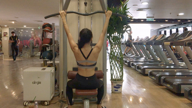 俯卧撑|女人不练肌肉就落伍了!不要害怕变壮,马甲线和蜜桃臀离不开它