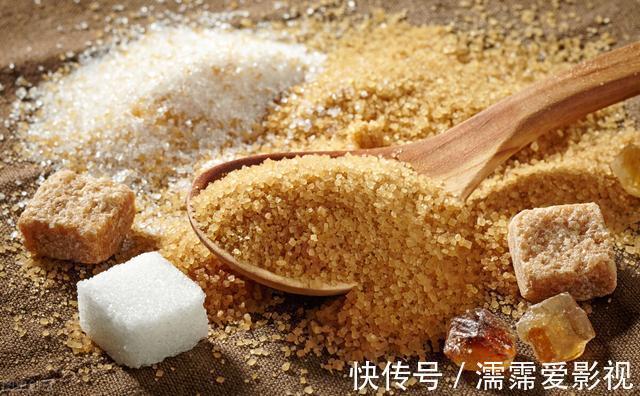 老年痴呆症|老人如何预防老年痴呆？营养师：4类食物要少吃，可能加速衰老