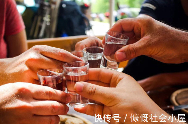 强身健体|中年男子高血压3年，坚持吃药，却瘫痪在床，医生：这2件事害了他