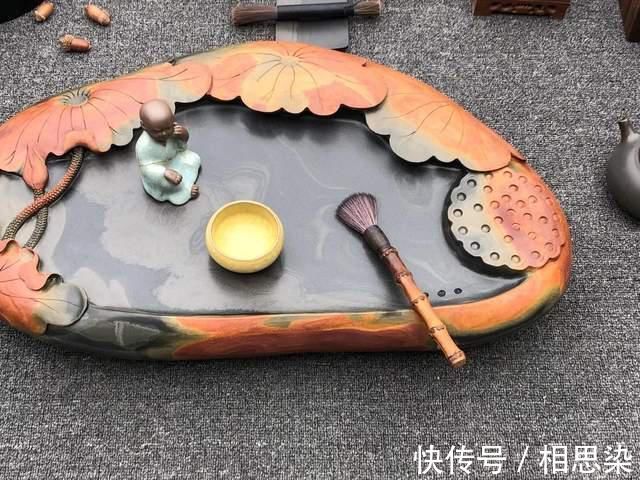 极品@这才是“极品”美石,好皮色+好雕工,刻成茶盘后美的不可思议