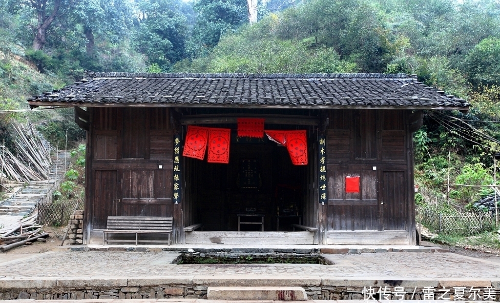 藏于深山中的客家村寨,千年来没有蚊子生存,堪称盛夏避暑防蚊圣地！