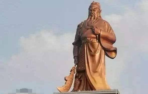 雕像|为啥关羽的雕像一直闭着眼？老木匠：他睁眼的后果太严重！