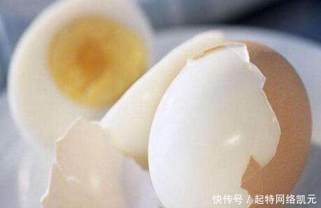 鸡蛋|水煮鸡蛋,“壳难剥”怎么办?加上这一步,蛋黄嫩滑,壳一剥就掉