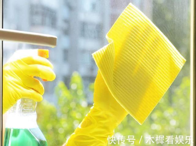 胜过|窗户总是擦不干净3种调料加水,胜过清洁剂,好用又省钱