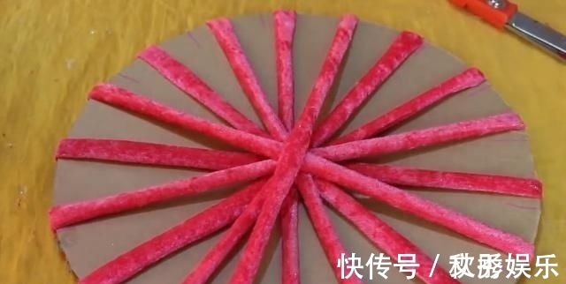 旧衣服扔掉太浪费了,天才主妇把它做成垫子,坐着舒服又省钱