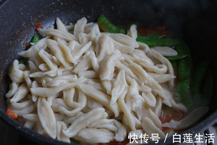 剪刀|冬天，女儿最馋这面食，不用擀不用切，劲道又好吃，上桌就秒光！