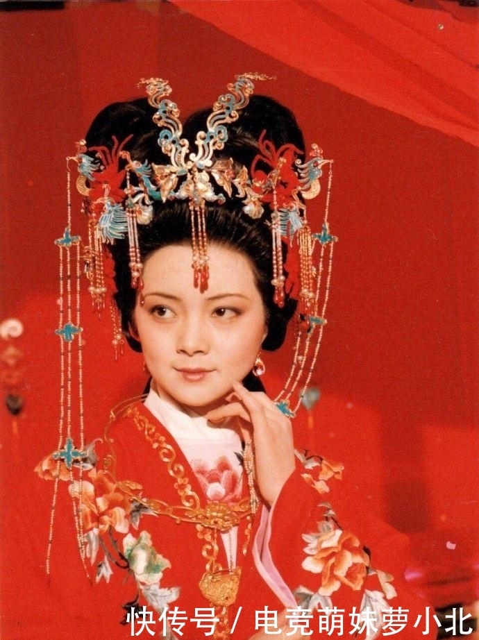 薛宝钗表面温柔,实则阴险,目的不是为了嫁给贾宝玉,为了什么?