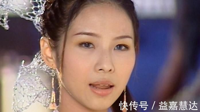 打狗棒法&黄衫女武功表明,她与郭靖黄蓉的渊源,比杨过小龙女更深