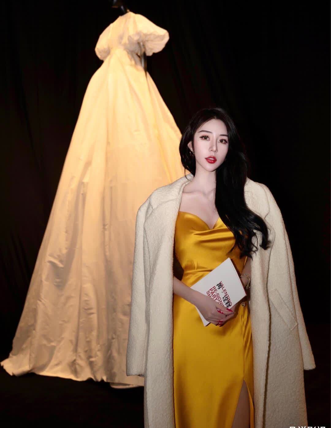 小姐姐|高定礼服穿在身, 小姐姐优雅迷人的气质一下子凸显出来了