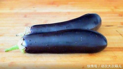 茄子最近火了,不炒不凉拌,简单一做比吃肉香,上桌就抢光