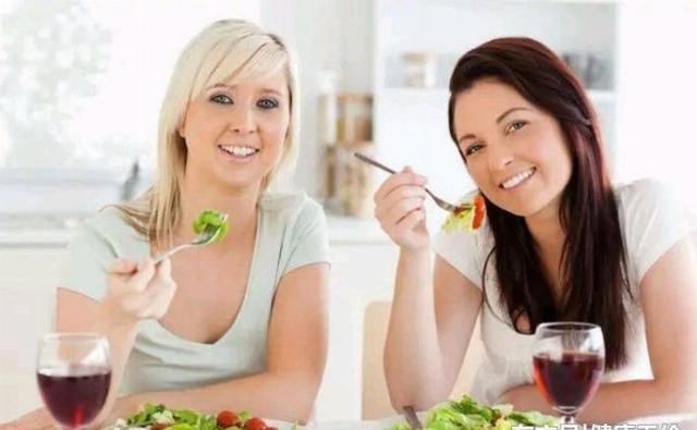 腳在地上走|造成體內濕氣加劇的4個緣故,身體濕氣重的4個病癥,期望你一個沒有