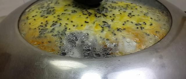 半斤红豆,1斤面粉,不用烤箱,教你做创意红豆包,比发糕还好吃