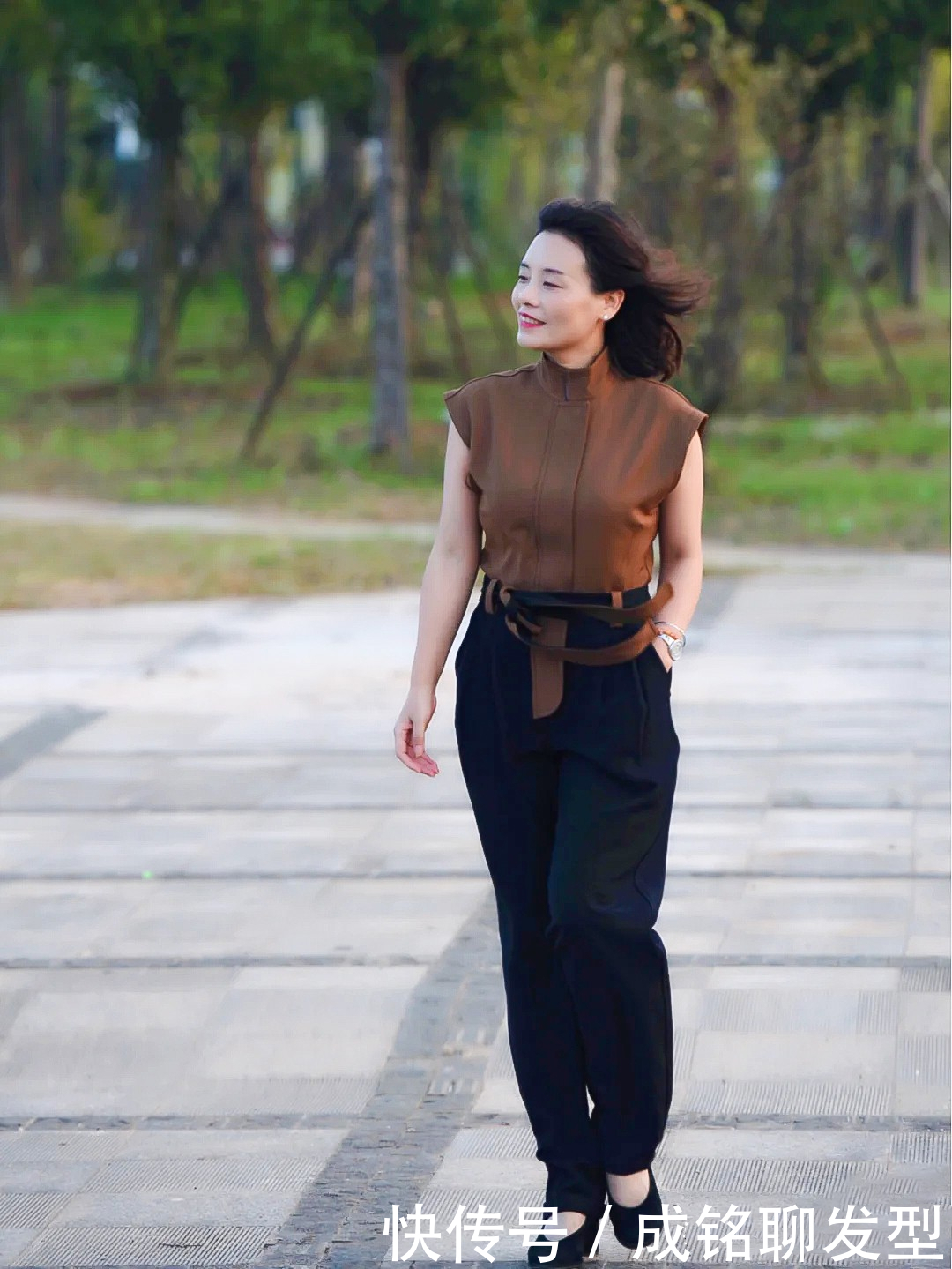 高级感|女人过了50岁后,就要给穿搭重新定义,既要有高级感更要女人味