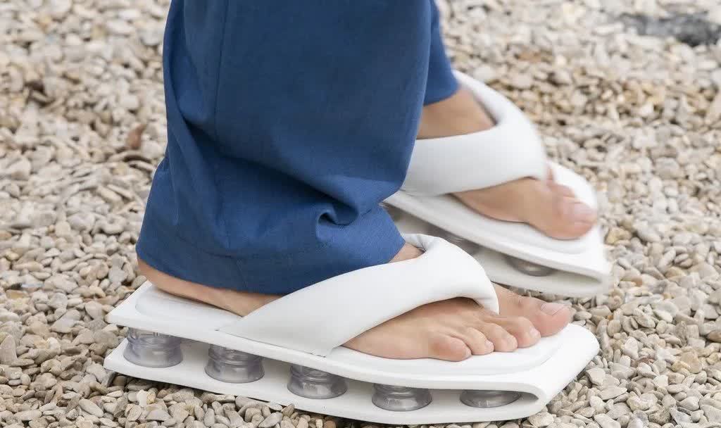 yeezy|目测增高10cm 的凉鞋你不馋吗?