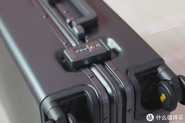 系列|坚固耐磨颜值在线，地平线8号POWER系列旅行箱体验