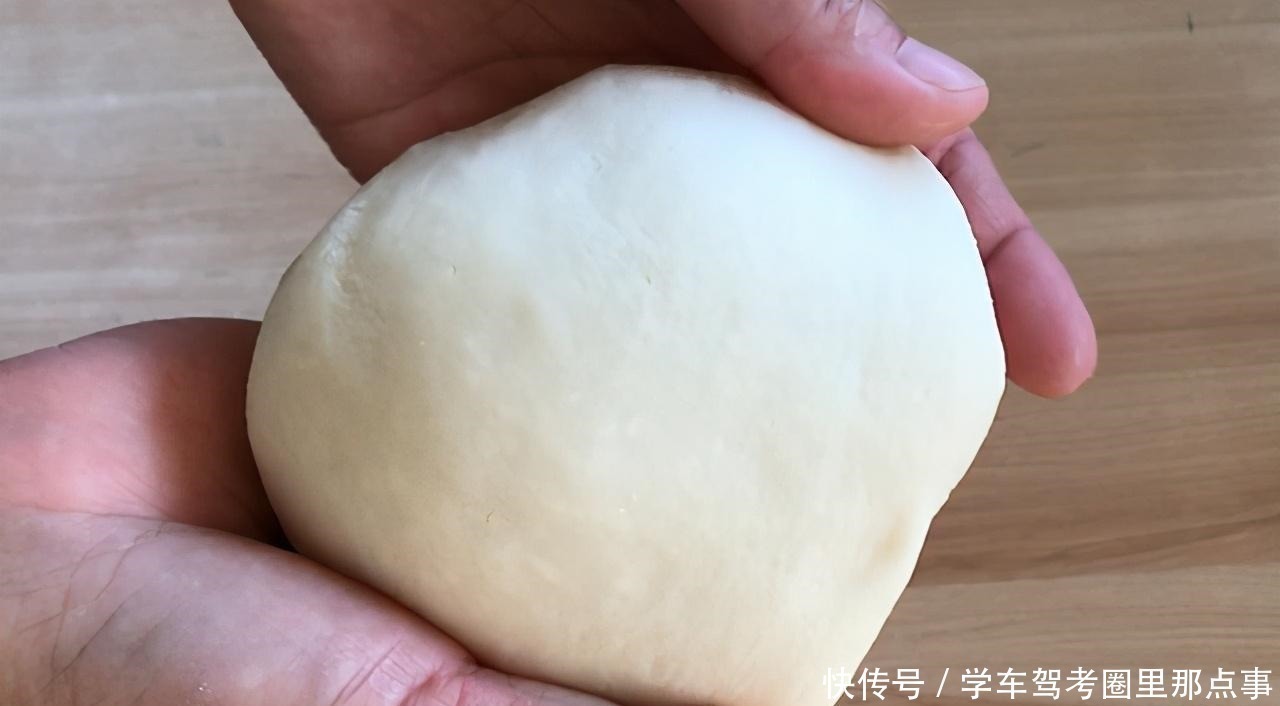 豆沙|开水里加一碗面粉，搅一搅，搓一搓，一会就做出一锅小点心